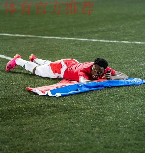 乔纳森-戴维本场数据：0射门，0次过人，6次地面对抗均失败